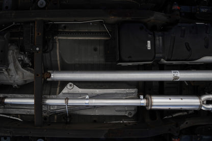 MBRP 19-21 Chevy Silverado 1500 6.2L 2.5in Dual Split Traseiro Cat Back com quatro pontas de fibra de carbono - T304