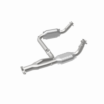 MagnaFlow Direct Fit Catalytic Converter 00-01Tahoe/Yukon V8 5.7L