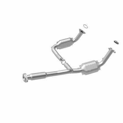 MagnaFlow Direct Fit Catalytic Converter 05-06 GMC Envoy XL Denali
