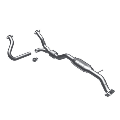 MagnaFlow Direct Fit Catalytic Converter 00-05 Blazer 4WD 4.3L OEM