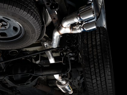 AWE Tuning 09-18 RAM 1500 5.7L (con recortes) 0FG Escape Cat-Back de salida trasera doble - Puntas plateadas cromadas