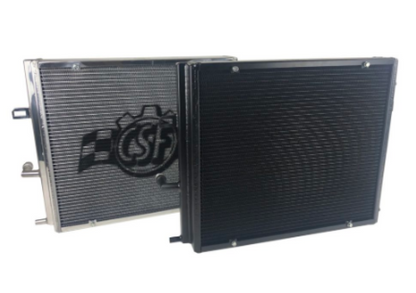 CSF BMW B58/B48 Trocador de calor de passagem tripla com montagem dianteira c/Rock Guard - Preto