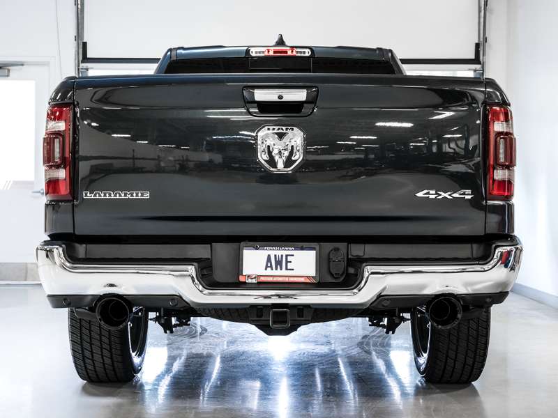AWE Tuning 19-21 RAM 1500 5,7L (com recortes) 0FG Saída traseira dupla Cat-Back Exaustão - Diamond Black Tips