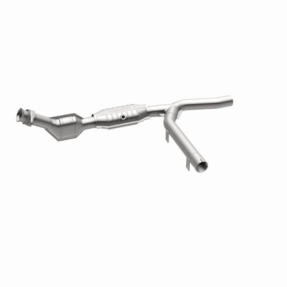MagnaFlow Direct Fit Catalytic Converter 01-04 Ford F-150 4.2L 2wd