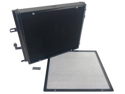 CSF BMW B58/B48 Trocador de calor de passagem tripla com montagem dianteira c/Rock Guard - Preto