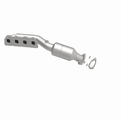 MagnaFlow Direct Fit Catalytic Converter 02-04 Volkswagen Passat 4.0L