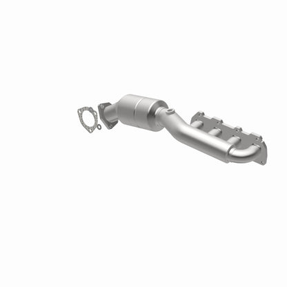 MagnaFlow Direct Fit Catalytic Converter 02-04 Volkswagen Passat 4.0L