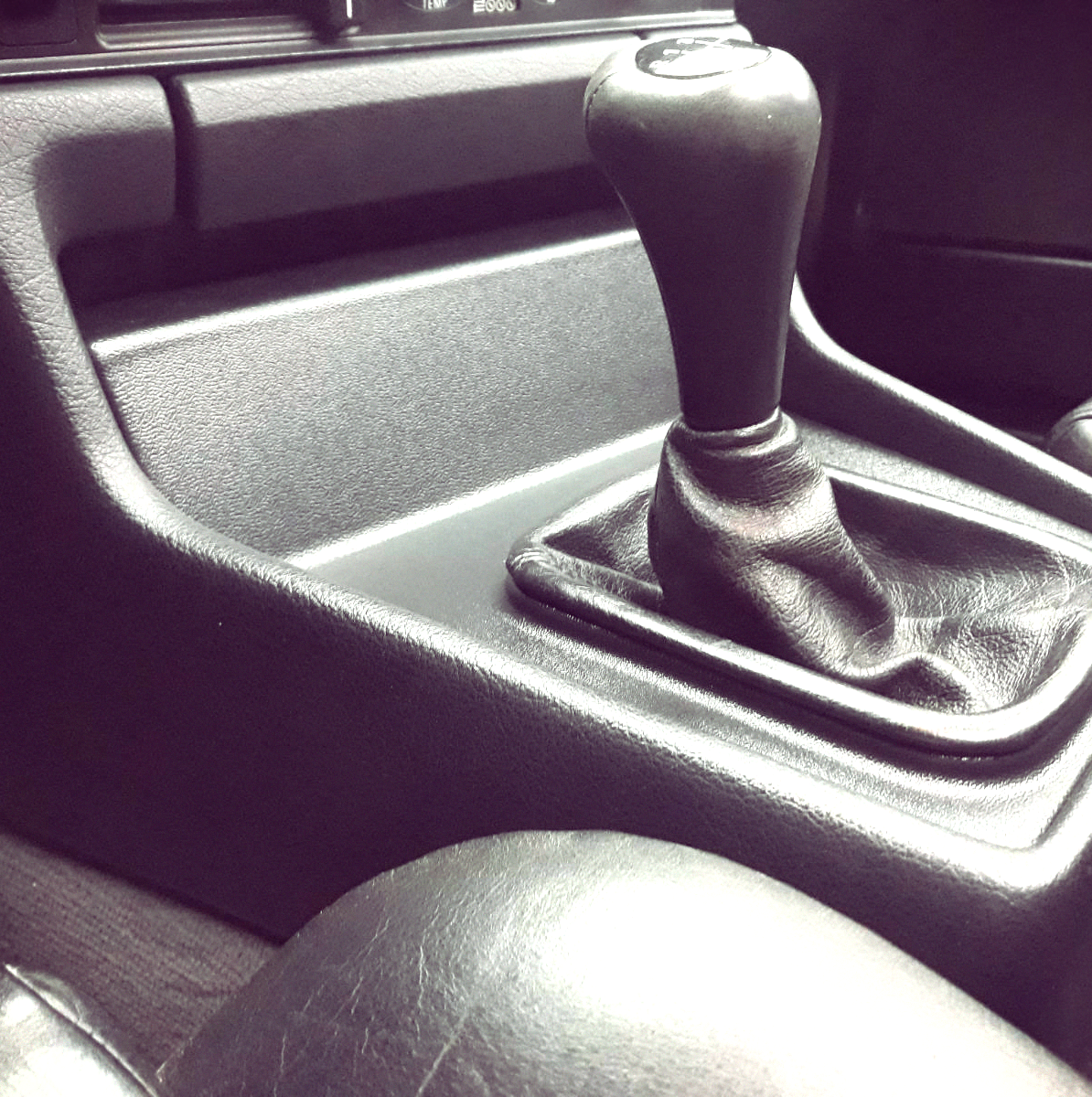 Race German -  Deluxe E34 Shifter Surround