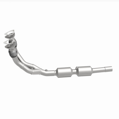 MagnaFlow Direct Fit Catalytic Converter 02-05 Golf 2.8L Underbody