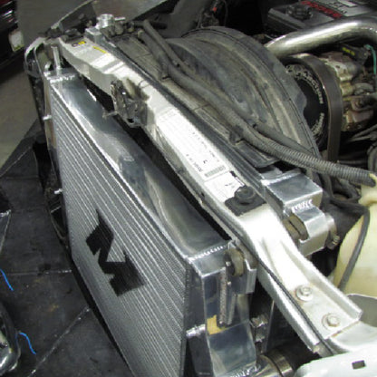 Mishimoto 03-09 Dodge 5.9L/6.7L Cummins Intercooler (Negro)