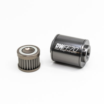 Kit de caixa de filtro de combustível em linha universal DeatschWerks aço inoxidável 8AN 100 mícrons (70 mm)