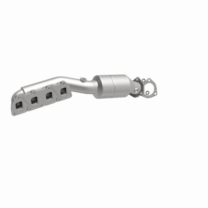 MagnaFlow Direct Fit Catalytic Converter 02-04 Volkswagen Passat 4.0L