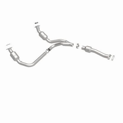 MagnaFlow Direct Fit Catalytic Converter 2011-2014 Express 1500 4.3L Underbody