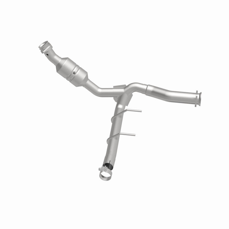 Magnaflow Conv DF 2011-2014 F-150 5.0L debajo de la carrocería
