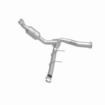 Magnaflow Conv DF 2011-2014 F-150 5.0L debajo de la carrocería