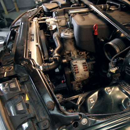Mishimoto 01-06 BMW M3 E46 3.2L Kit de cobertura de ventilador de alumínio sem controlador