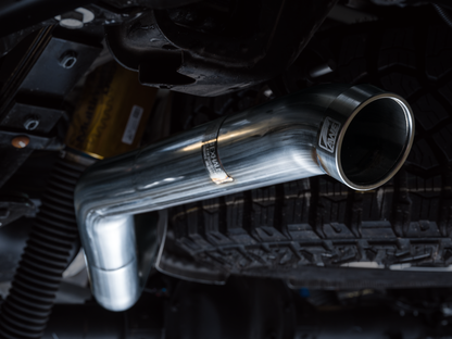AWE Tuning 22-23 GMC Sierra 1500 AT4X 6.2L 0FG Catback Split Dual (Pára-choque plano) - Bashguard (sem pontas)
