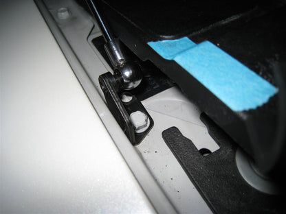 P2M - AMORTECEDOR DO CAPOT DO MOTOR DE CARBONO NISSAN R35 GTR (P2-CHDR35-TP)