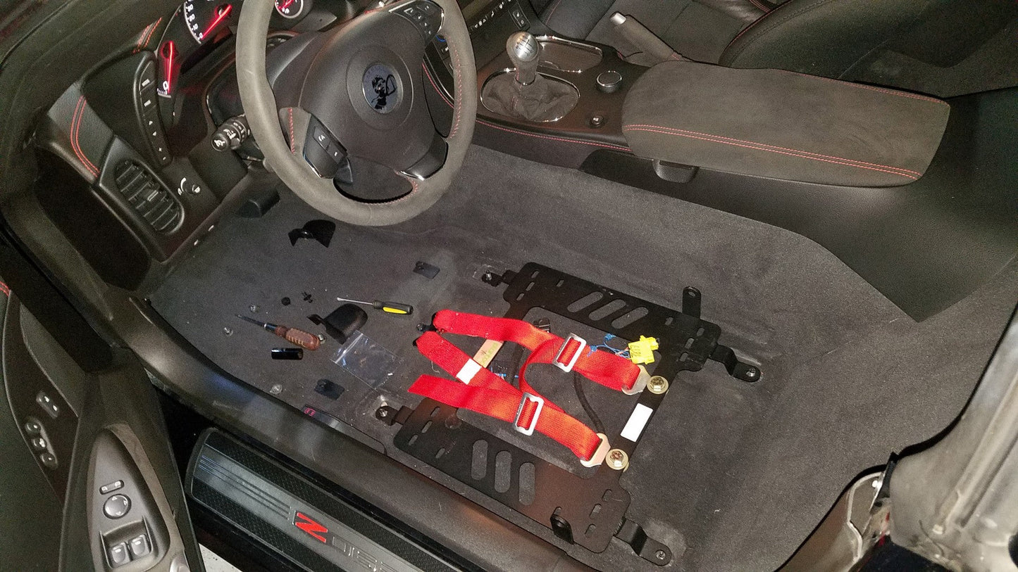 Suporte de assento plantado - CHEVROLET CORVETTE [C6/C7 CHASSIS EXCLUINDO ZR1] (2005-2019) *ABA DO CINTO DE SEGURANÇA APENAS NO LADO INTERNO