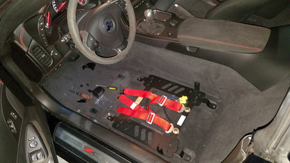Suporte de assento plantado - CHEVROLET CORVETTE [C6/C7 CHASSIS EXCLUINDO ZR1] (2005-2019) *ABA DO CINTO DE SEGURANÇA APENAS NO LADO INTERNO