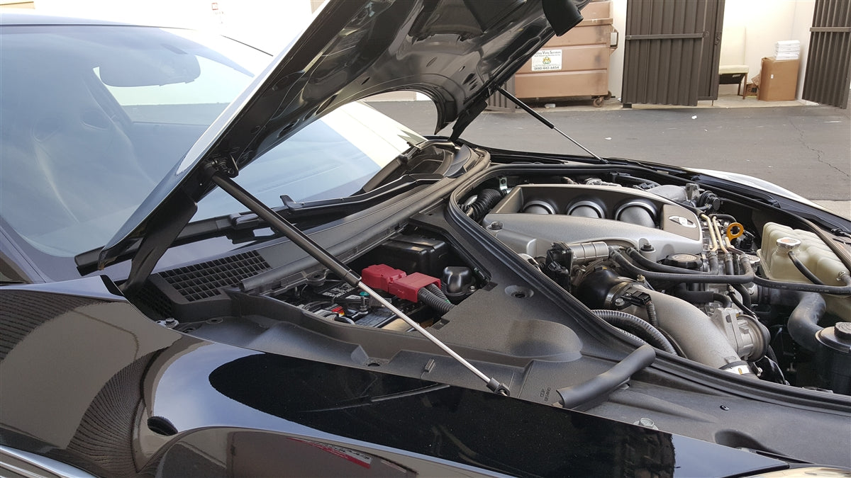 P2M - AMORTIGUADOR DE CAPÓ DE MOTOR SERIE NEGRA NISSAN R35 GTR (P2-BHDR35-TP)