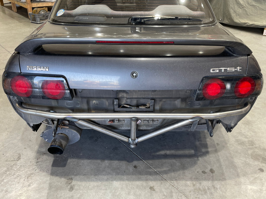 True Focus Fabrication - NISSAN R32 SKYLINE - BARRA DE PROTECCIÓN TRASERA ESTÁNDAR