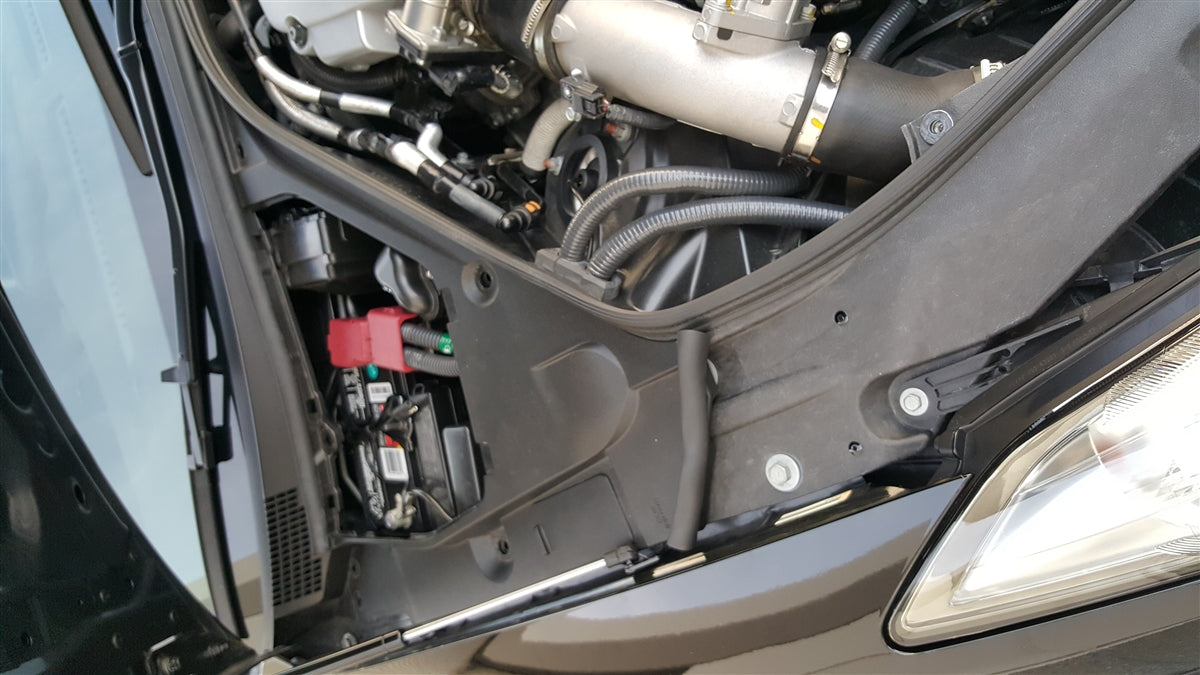 P2M - AMORTIGUADOR DE CAPÓ DE MOTOR SERIE NEGRA NISSAN R35 GTR (P2-BHDR35-TP)